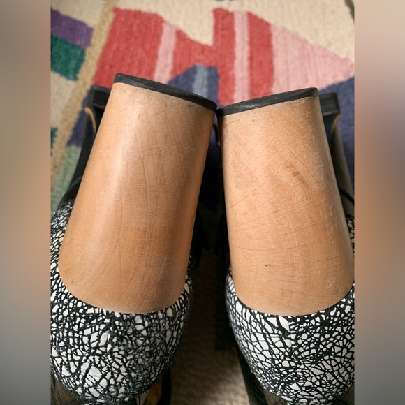 UO Urban Outfitters Xperimental Naoki Nin Black White Platform Ankle Booties - Picture 9 of 12